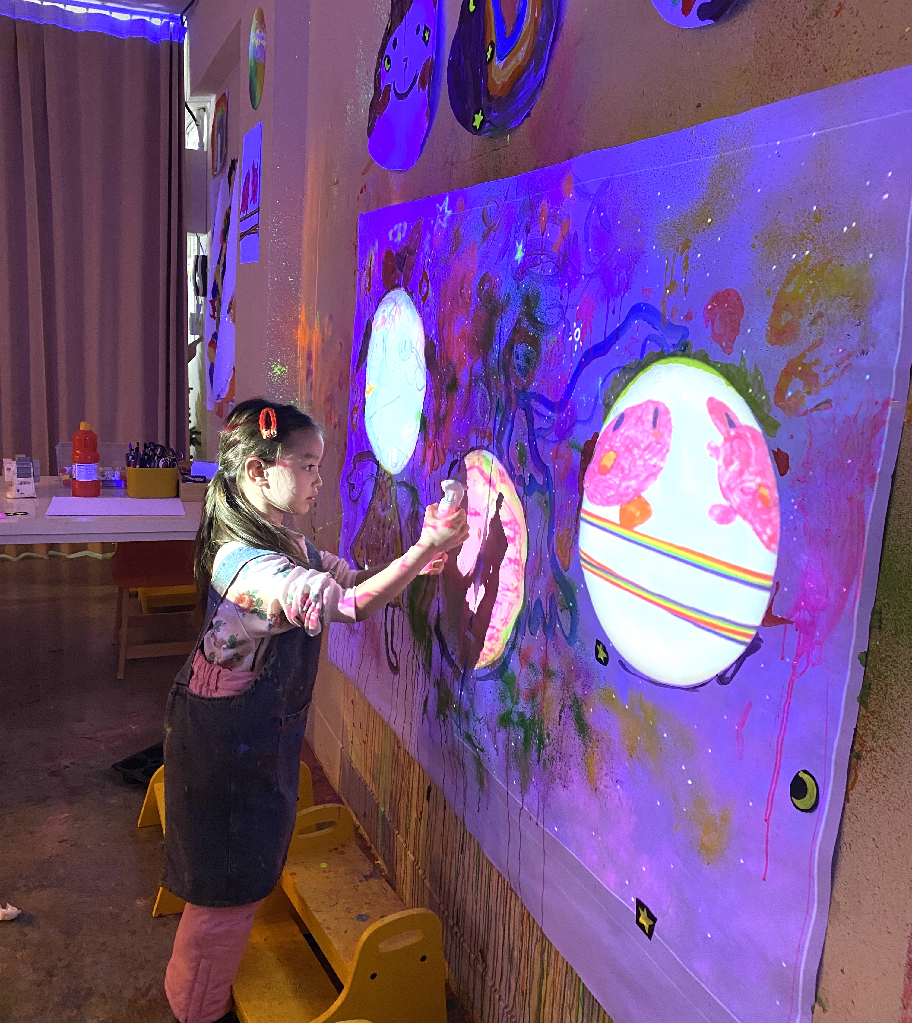 Child creating a personal story of Korea through art at Lalla